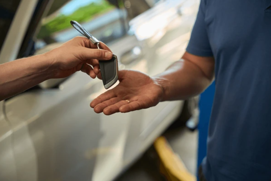 Professional car key replacement service - BMW key programming in Surrey and London SW